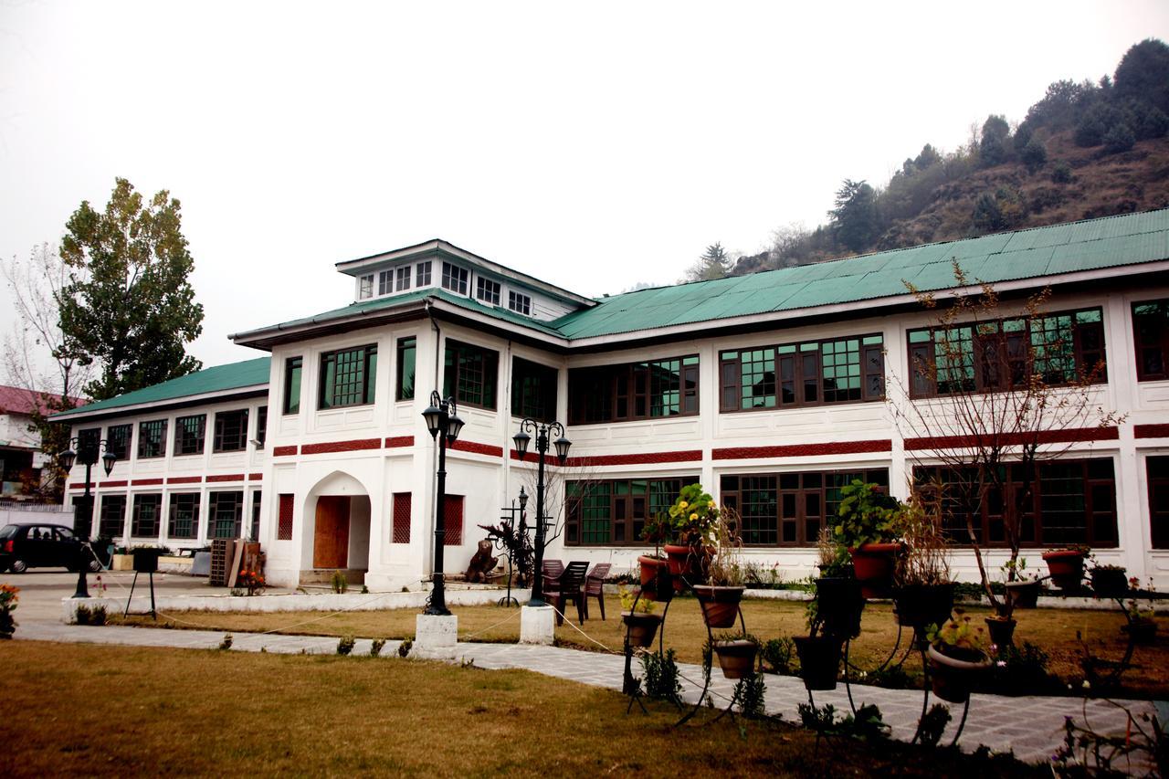 Hotel New Park At Dal Lake Srīnagar Zewnętrze zdjęcie